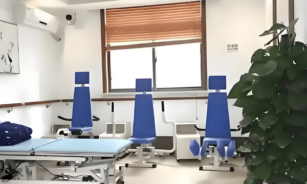 大专毕业生可以申请入户深圳吗_冯骥荐电影南京照相馆：没有抒情只有血的事实 一辆野猪撞上快车城际