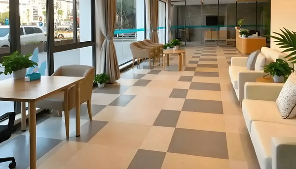 应届生深圳落户资料_佟丽娅儿子正脸曝光，五官气质超像爸爸 佟丽娅儿抱着这数字